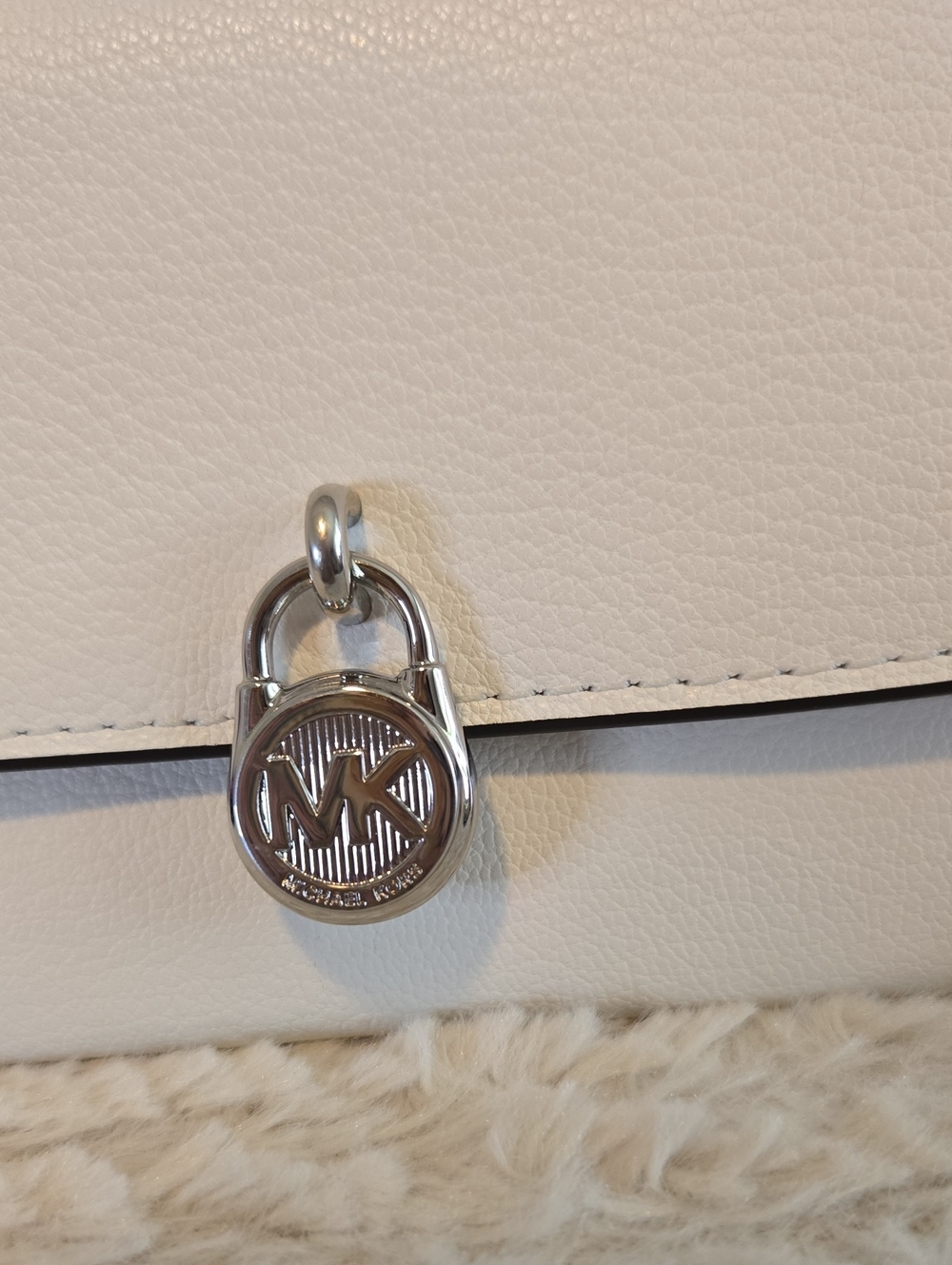 Michael Kors White Pebbled Leather Flap Wallet with Silver Hardware NWT And Bag - Picture 2 of 8